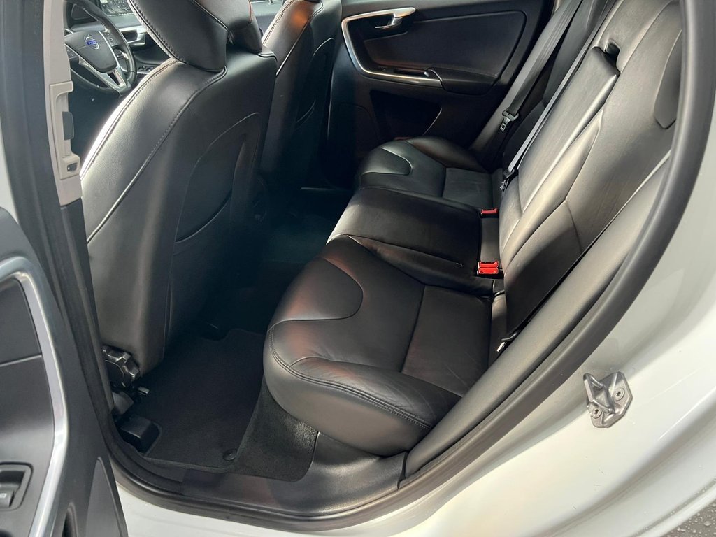 Used Volvo XC60 2015 for sale - 77729870: Photo 31