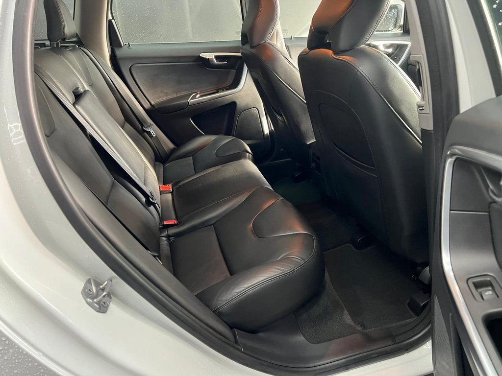 Used Volvo XC60 2015 for sale - 77729870: Photo 32