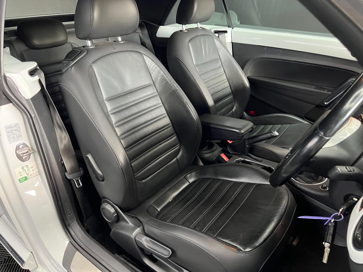 Used Volkswagen Beetle 2015 for sale - 76647532: Photo 28