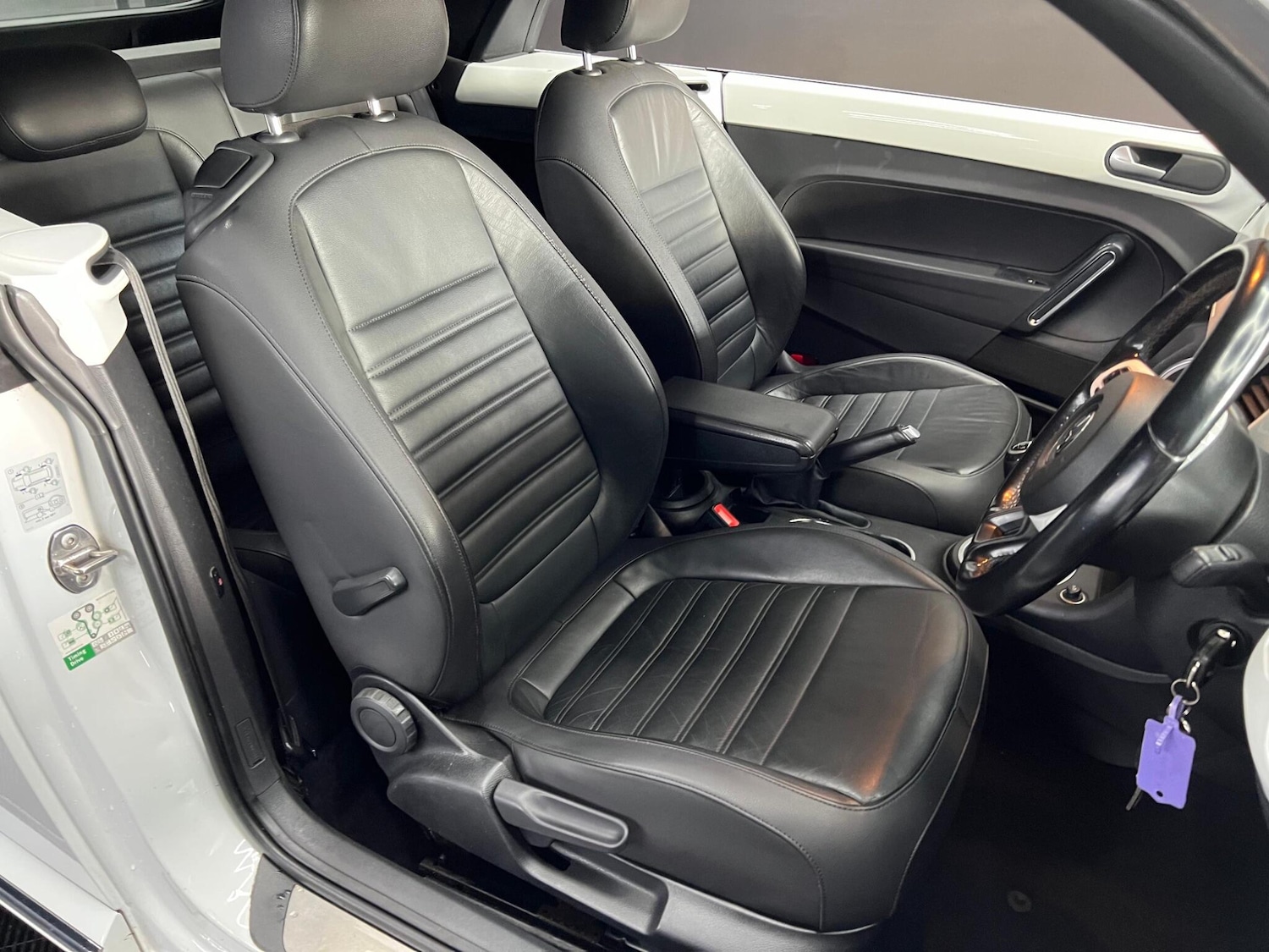 Used Volkswagen Beetle 2015 for sale - 76647532: Photo 29