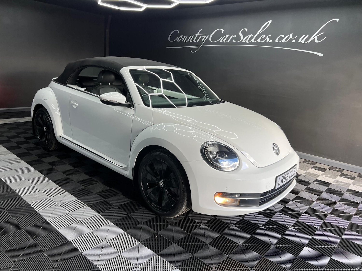 Used Volkswagen Beetle 2015 for sale - 76647532: Photo 3