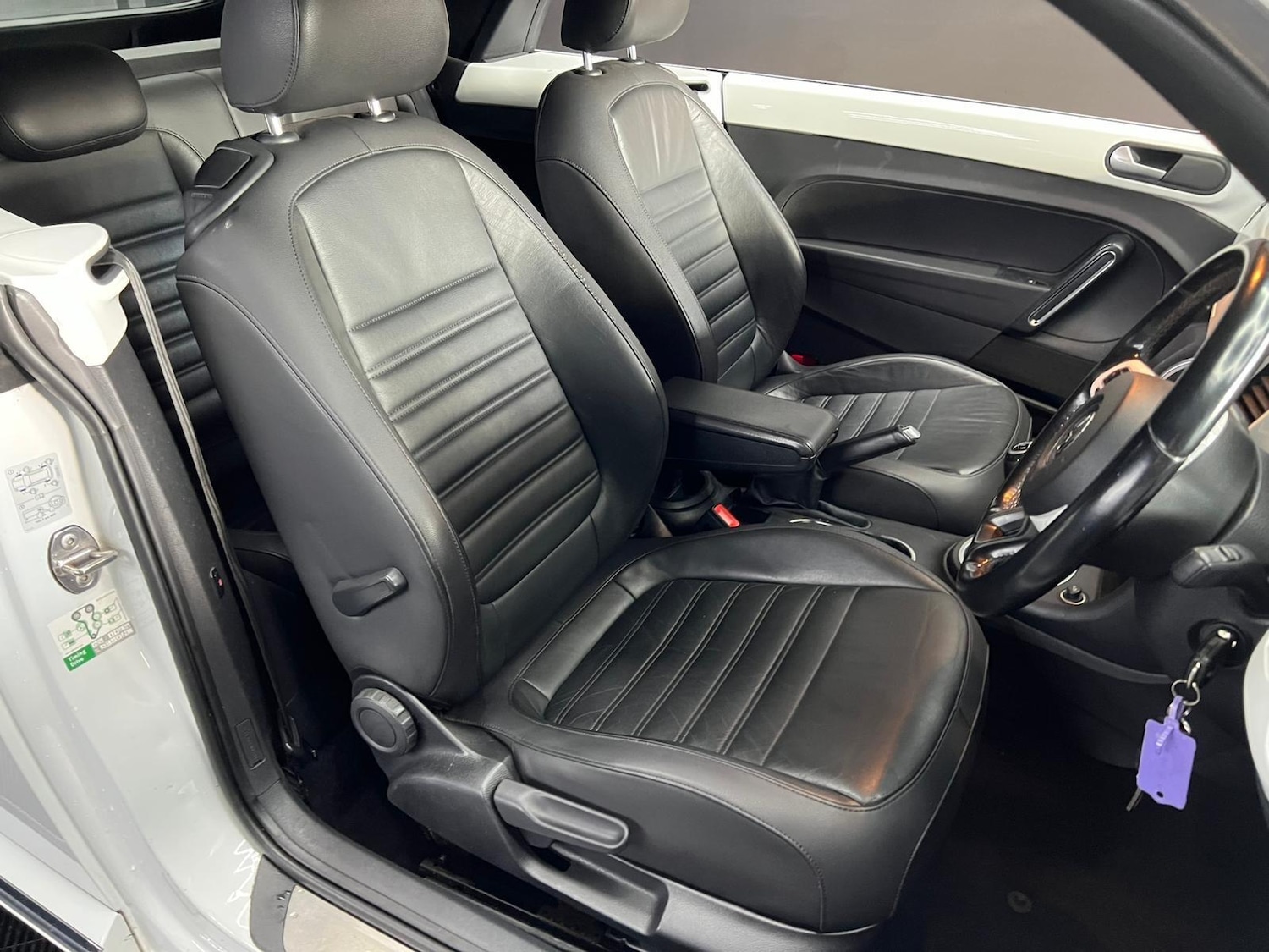 Used Volkswagen Beetle 2015 for sale - 76647532: Photo 30