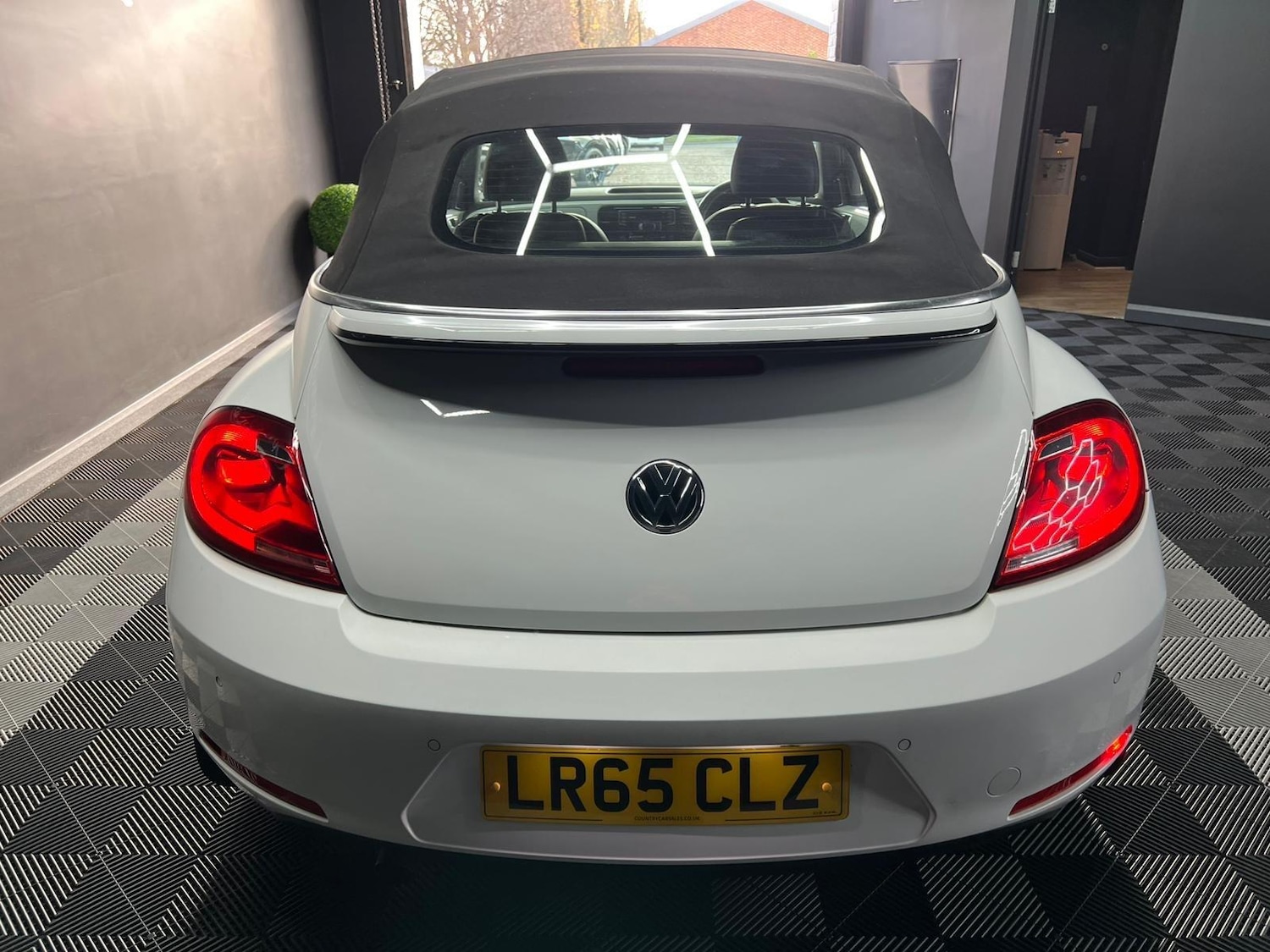 Used Volkswagen Beetle 2015 for sale - 76647532: Photo 9