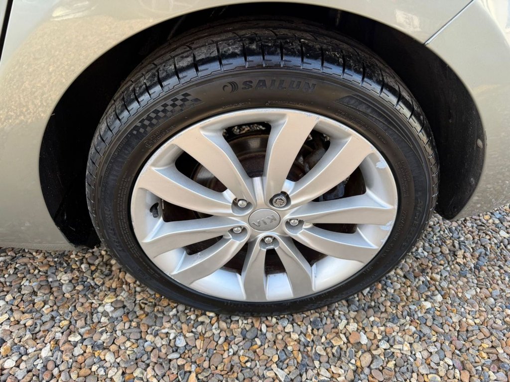 Used Kia Carens 2014 for sale - 77729888: Photo 46