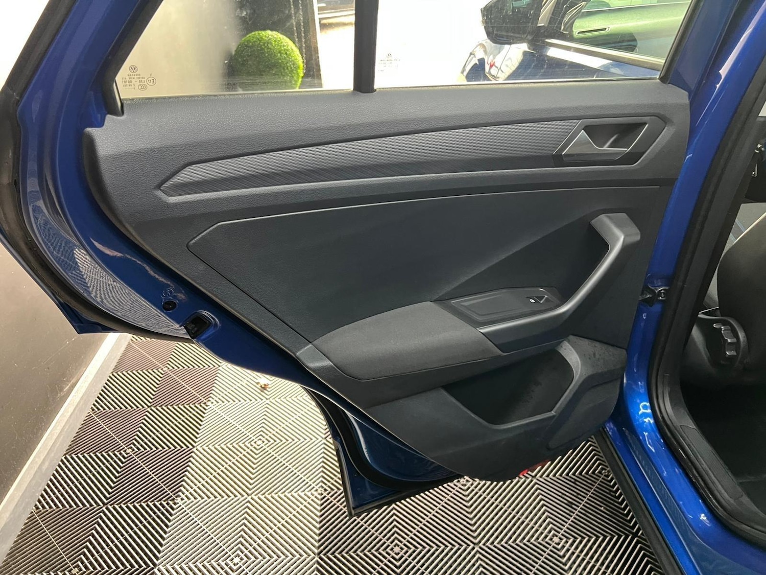 Used Volkswagen T-Roc 2019 for sale - 76765473: Photo 32