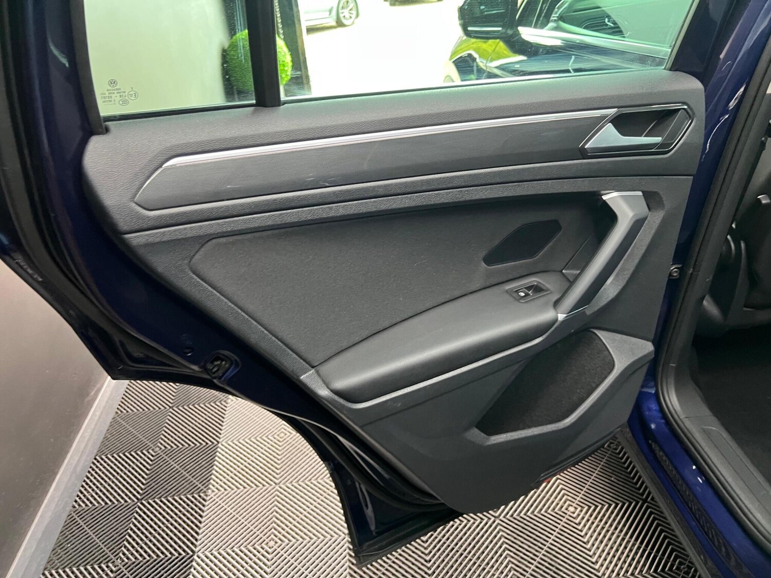 Used Volkswagen Tiguan 2017 for sale - 76647507: Photo 35