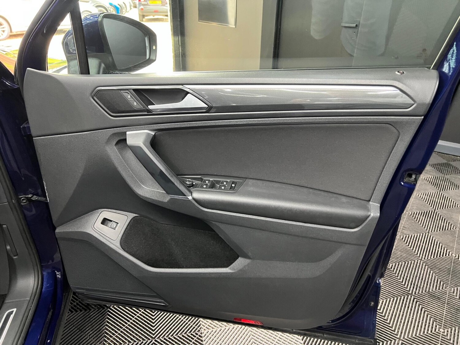 Used Volkswagen Tiguan 2017 for sale - 76647507: Photo 37