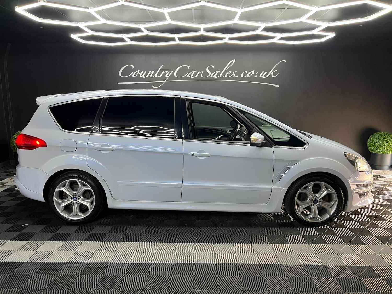 Used Ford S-Max 2011 for sale - 76647620: Photo 1
