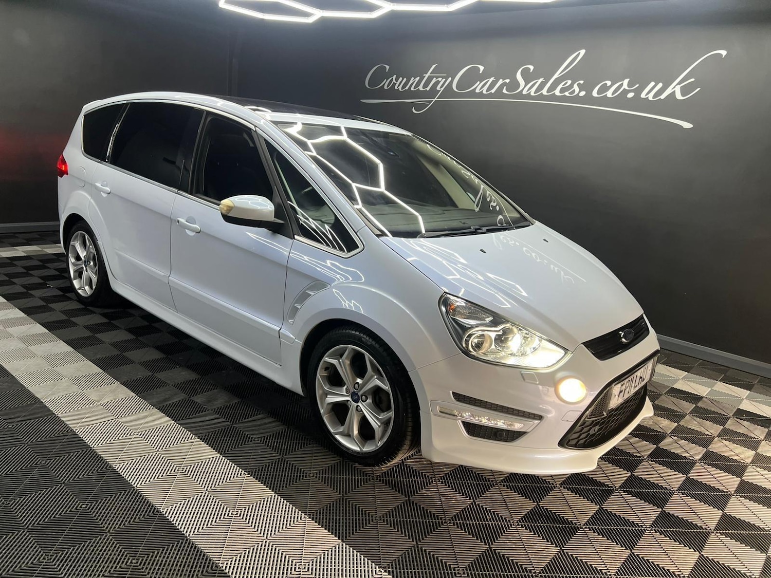 Used Ford S-Max 2011 for sale - 76647620: Photo 3