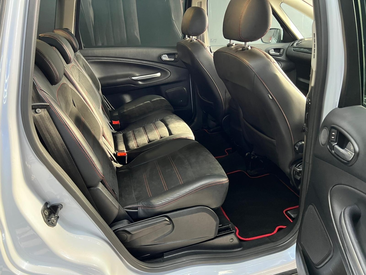 Used Ford S-Max 2011 for sale - 76647620: Photo 33