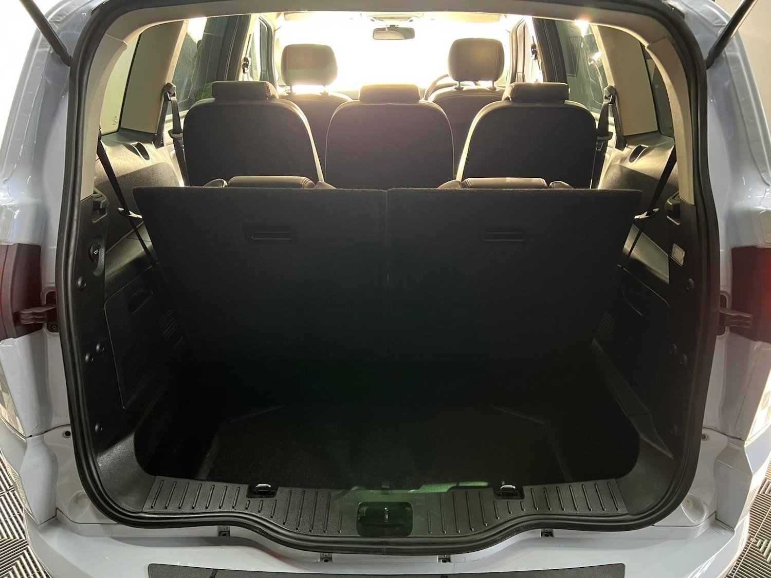 Used Ford S-Max 2011 for sale - 76647620: Photo 37