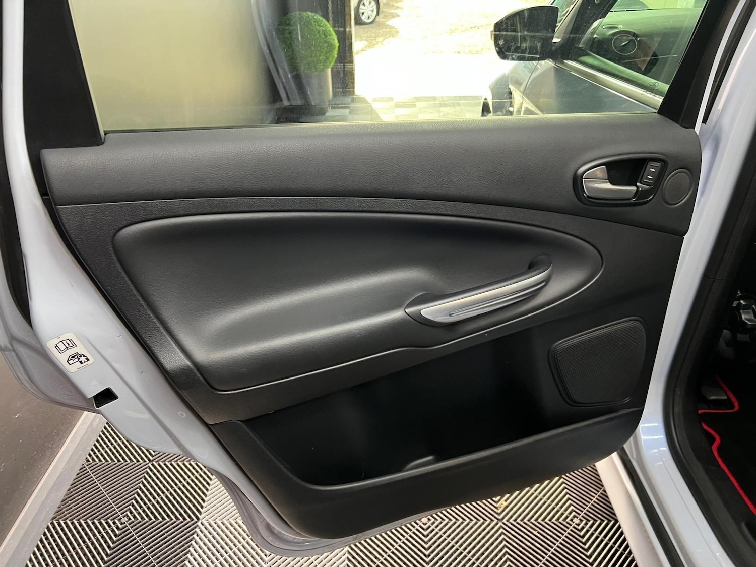 Used Ford S-Max 2011 for sale - 76647620: Photo 38