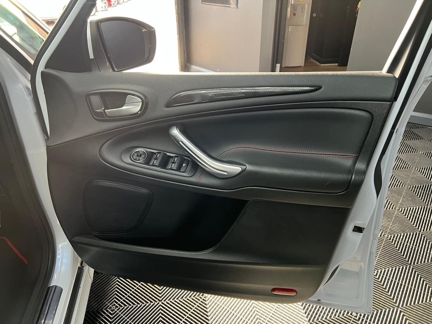 Used Ford S-Max 2011 for sale - 76647620: Photo 39