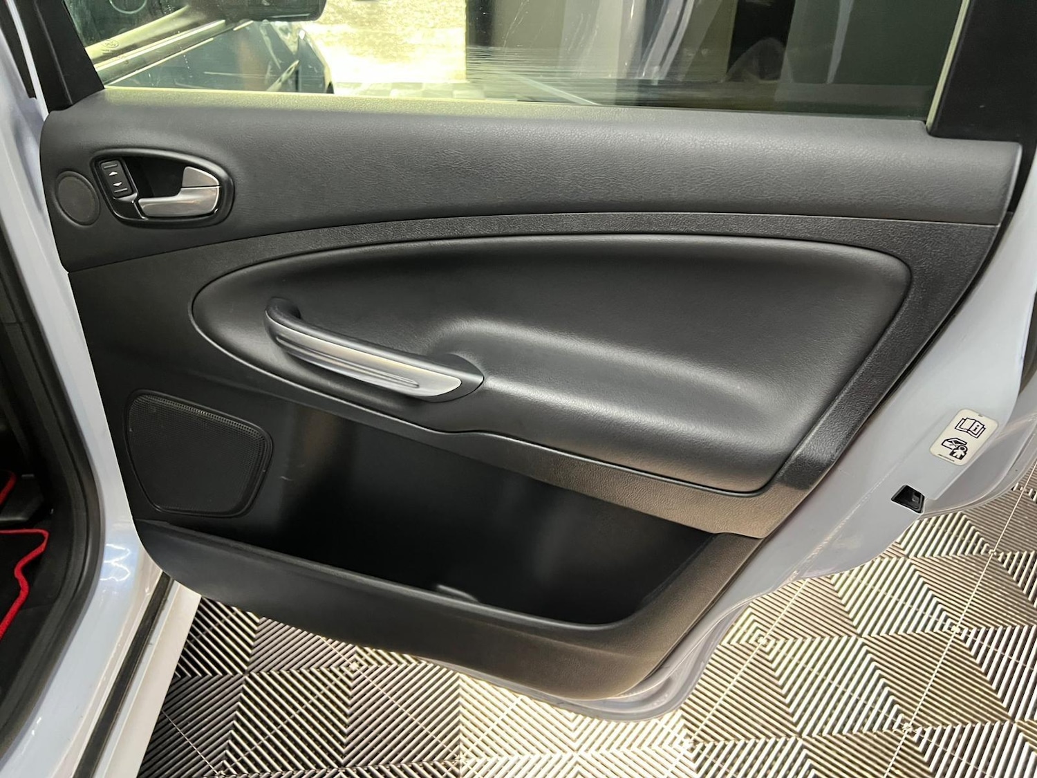 Used Ford S-Max 2011 for sale - 76647620: Photo 40