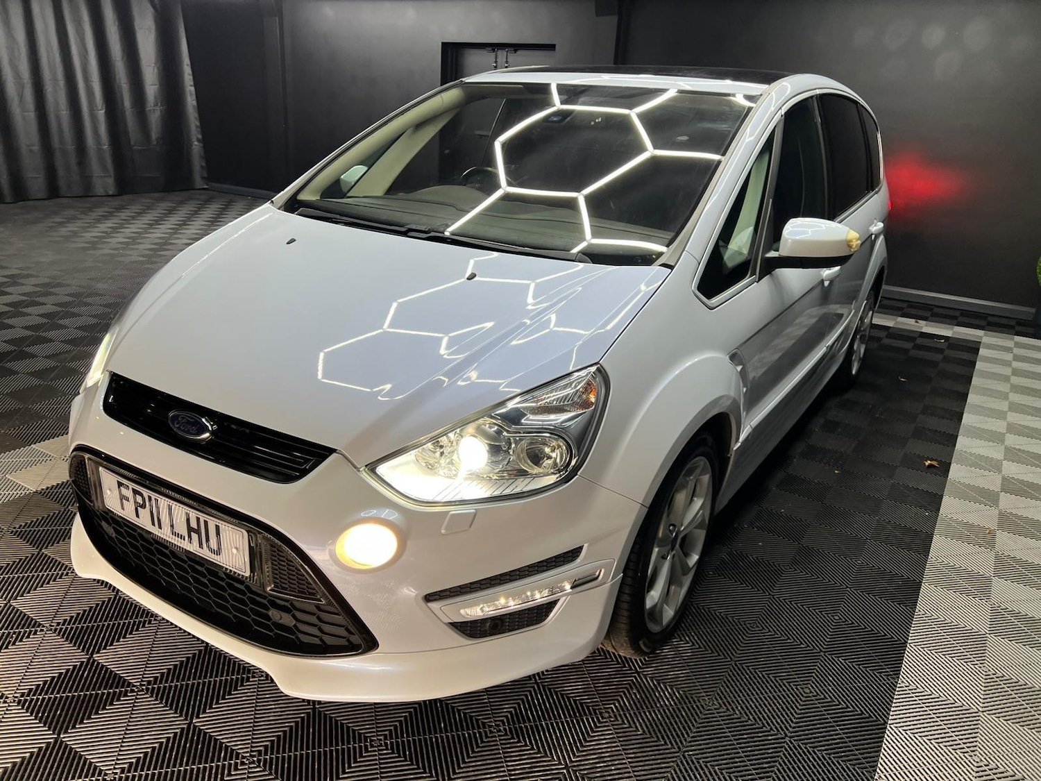 Used Ford S-Max 2011 for sale - 76647620: Photo 7