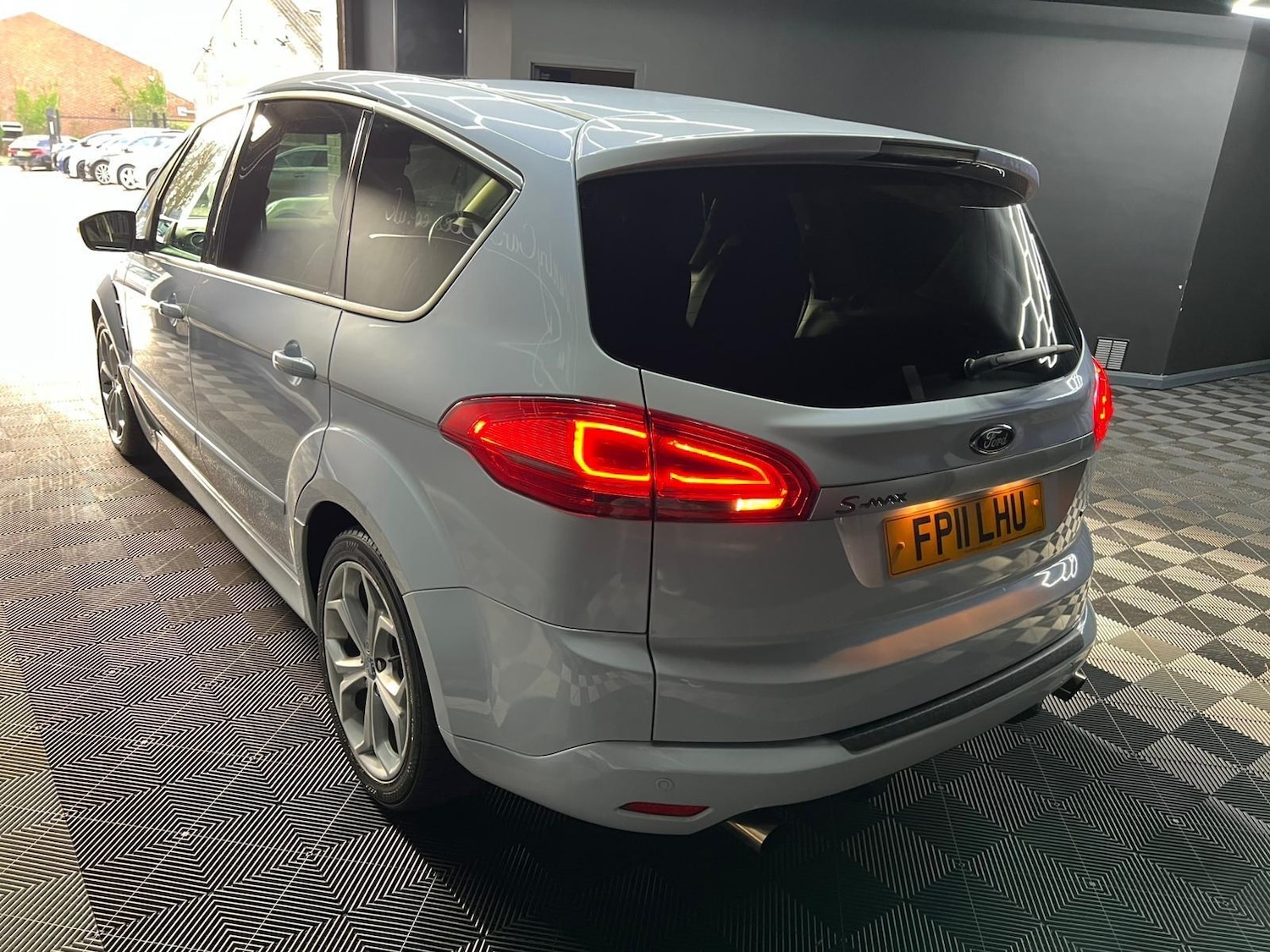 Used Ford S-Max 2011 for sale - 76647620: Photo 9