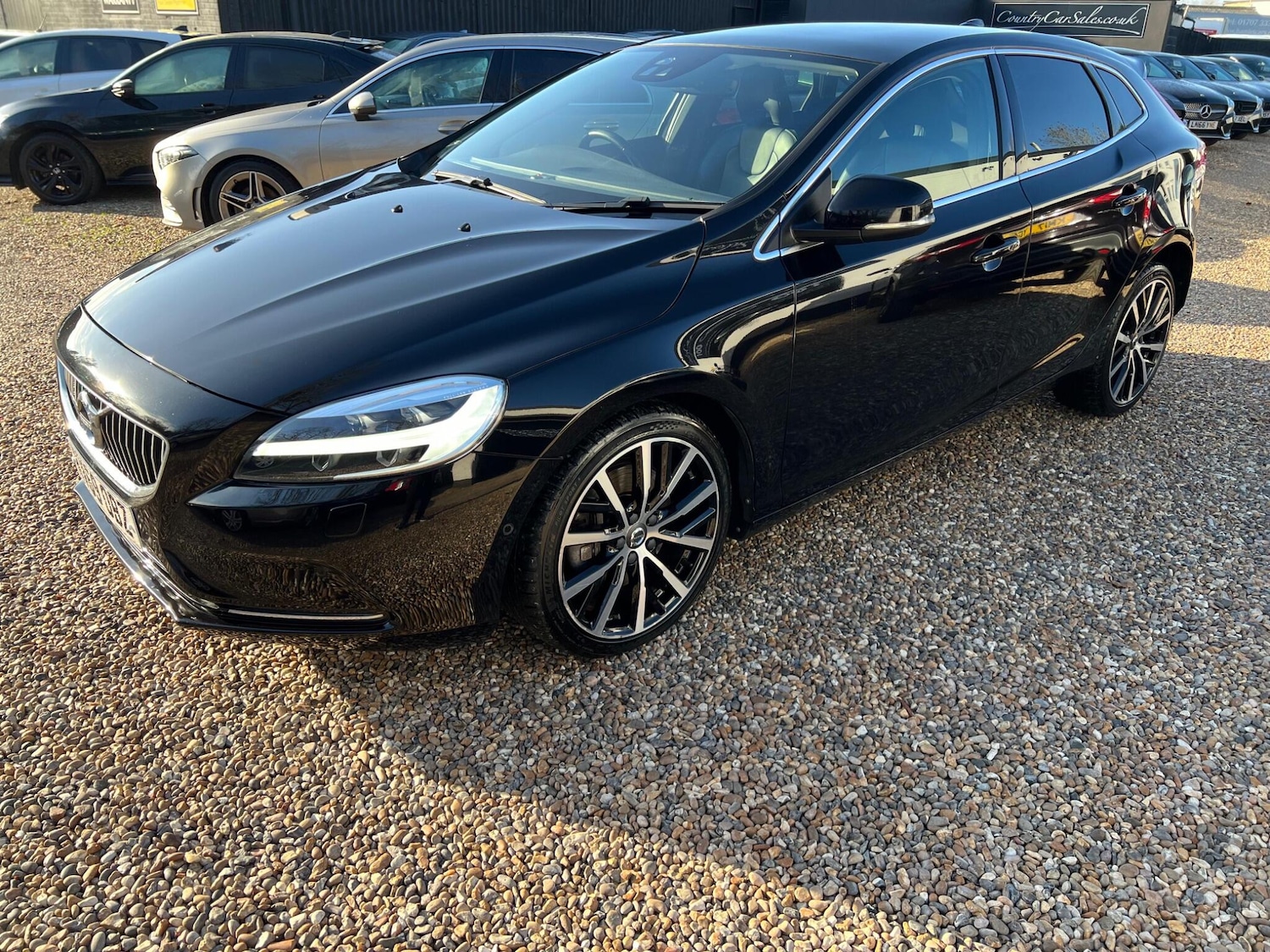Used Volvo V40 2019 for sale - 76647439: Photo 12