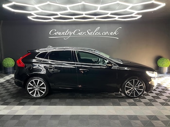 Used Volvo V40 2019 for sale - 76647439: Photo
