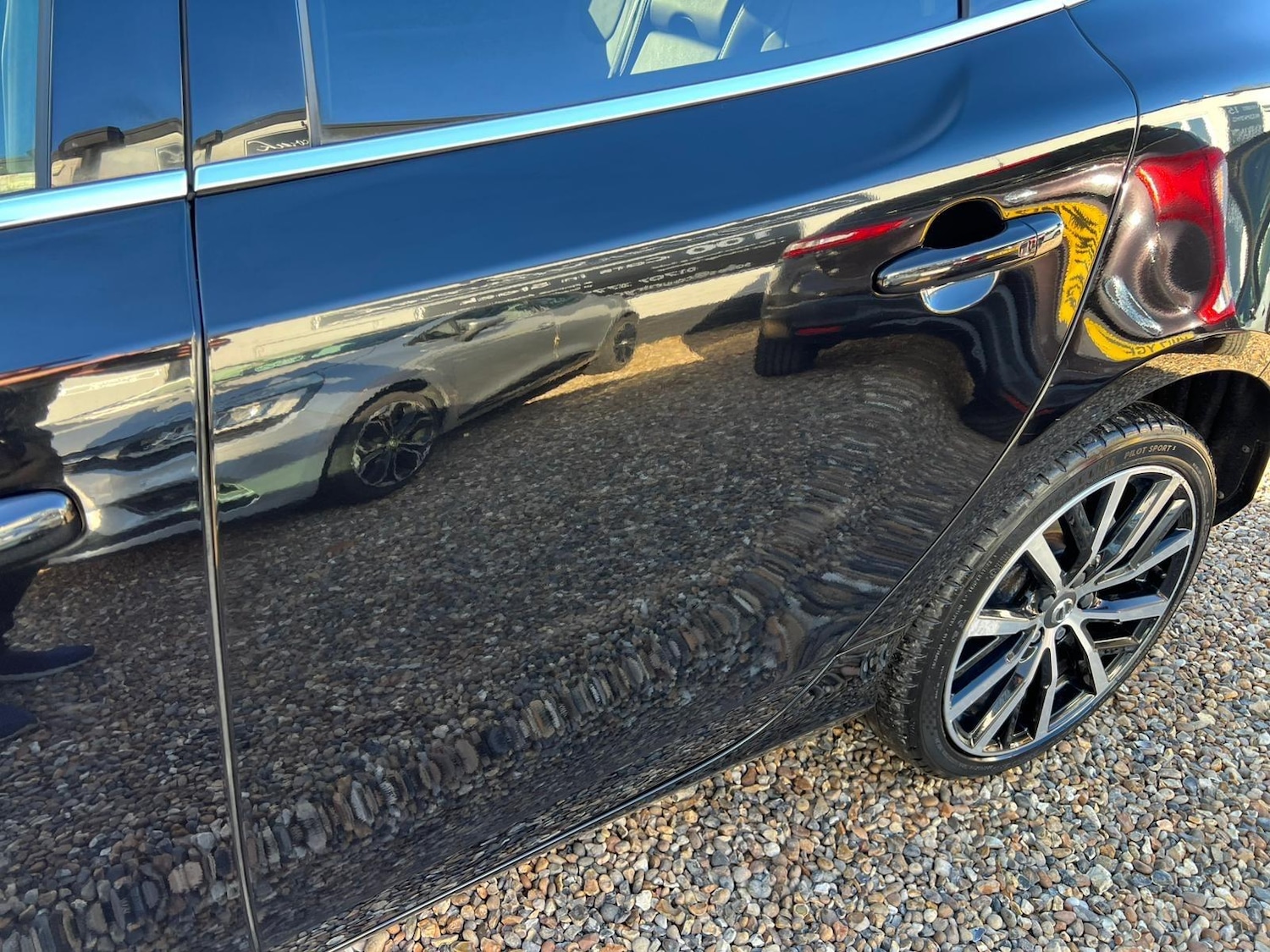 Used Volvo V40 2019 for sale - 76647439: Photo 24