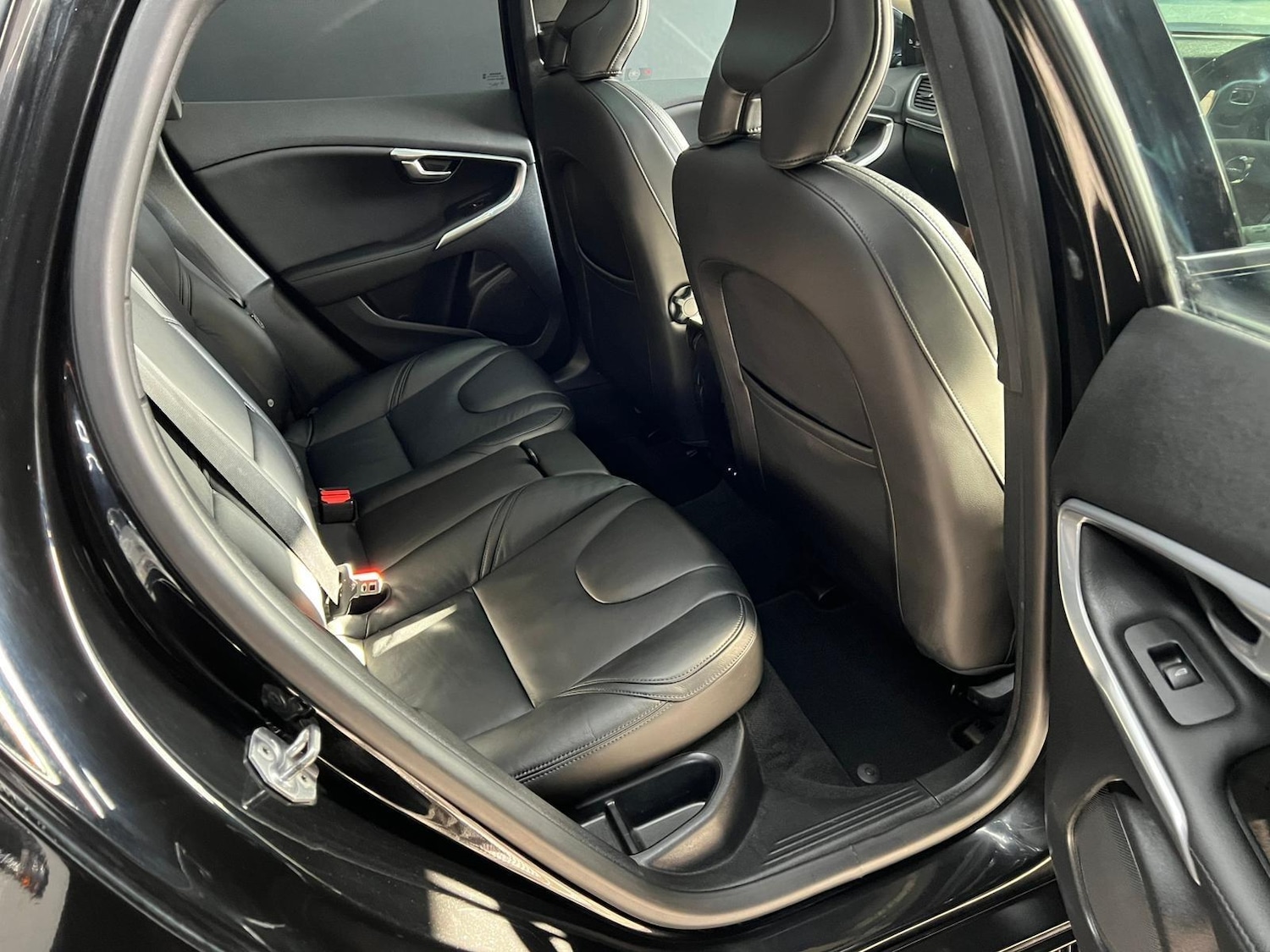 Used Volvo V40 2019 for sale - 76647439: Photo 31