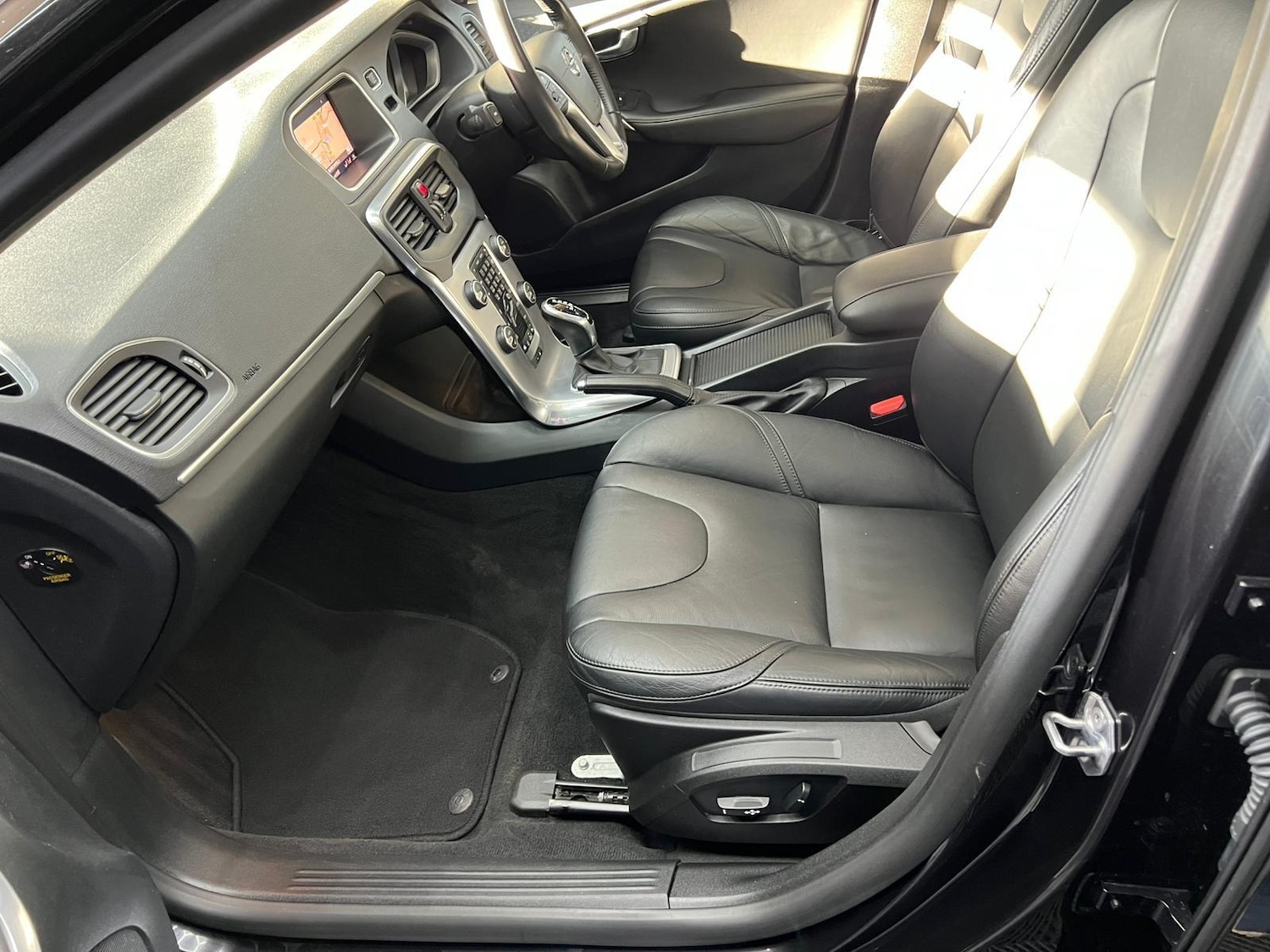 Used Volvo V40 2019 for sale - 76647439: Photo 33