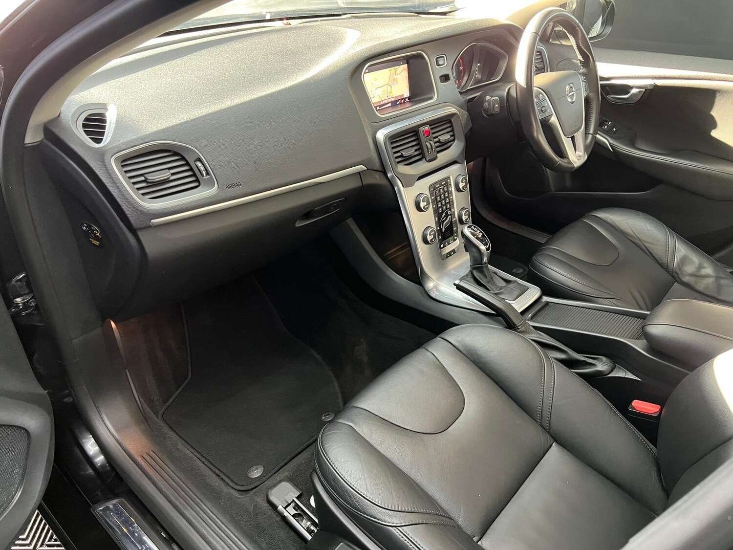 Used Volvo V40 2019 for sale - 76647439: Photo 34