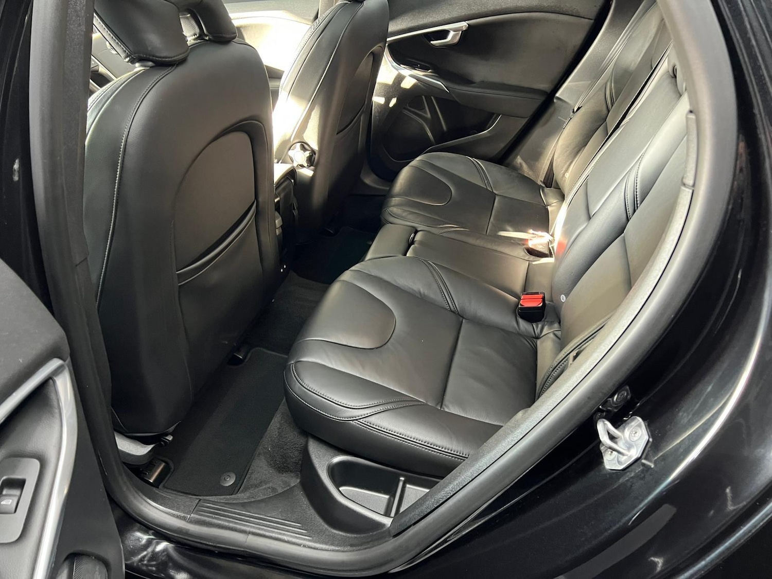 Used Volvo V40 2019 for sale - 76647439: Photo 35