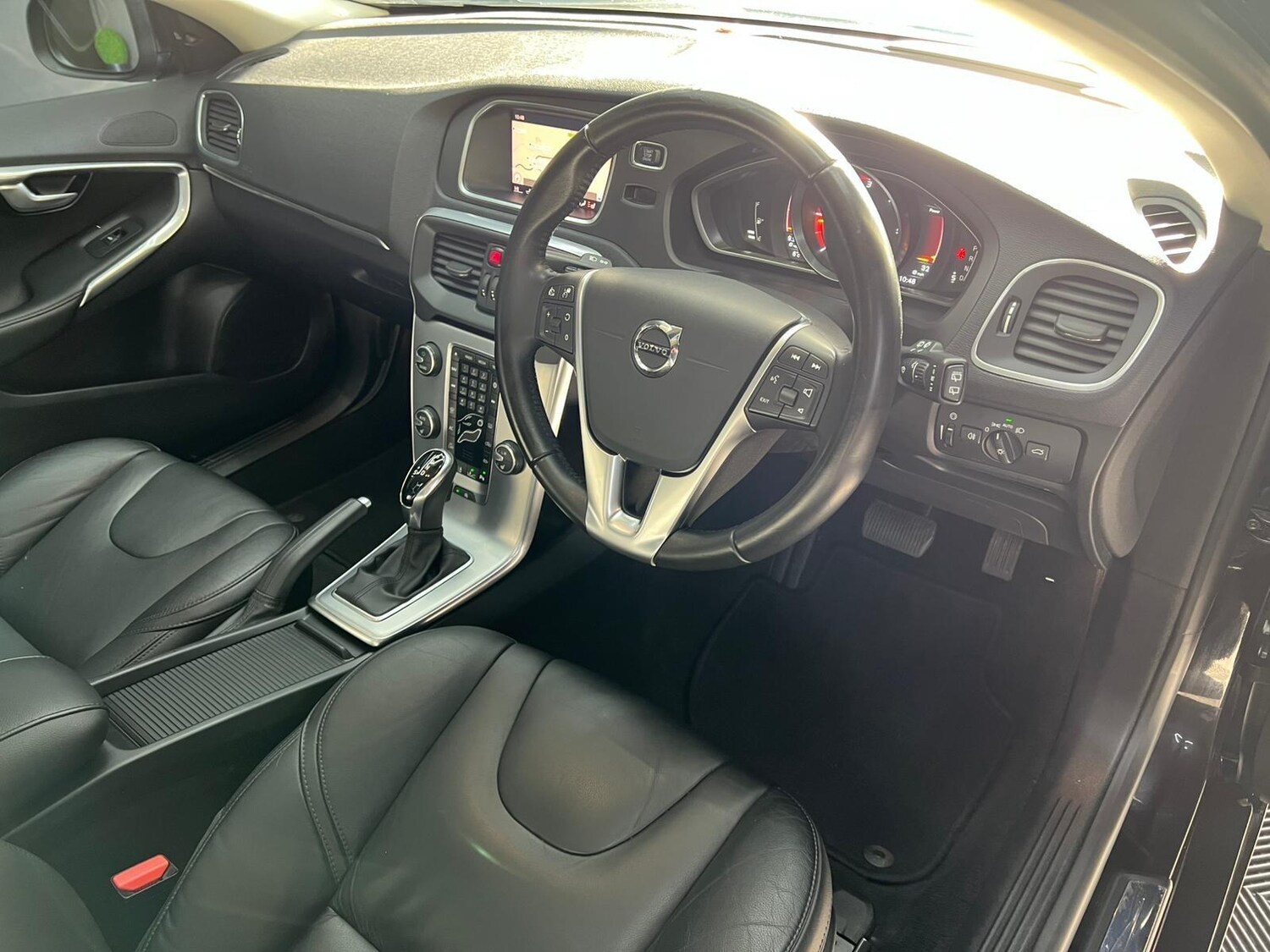 Used Volvo V40 2019 for sale - 76647439: Photo 36