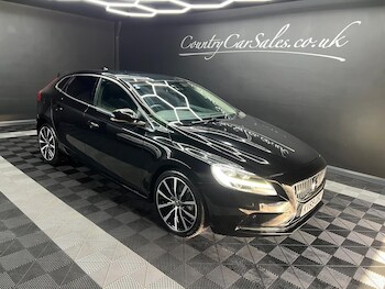 Used Volvo V40 2019 for sale - 76647439: Photo