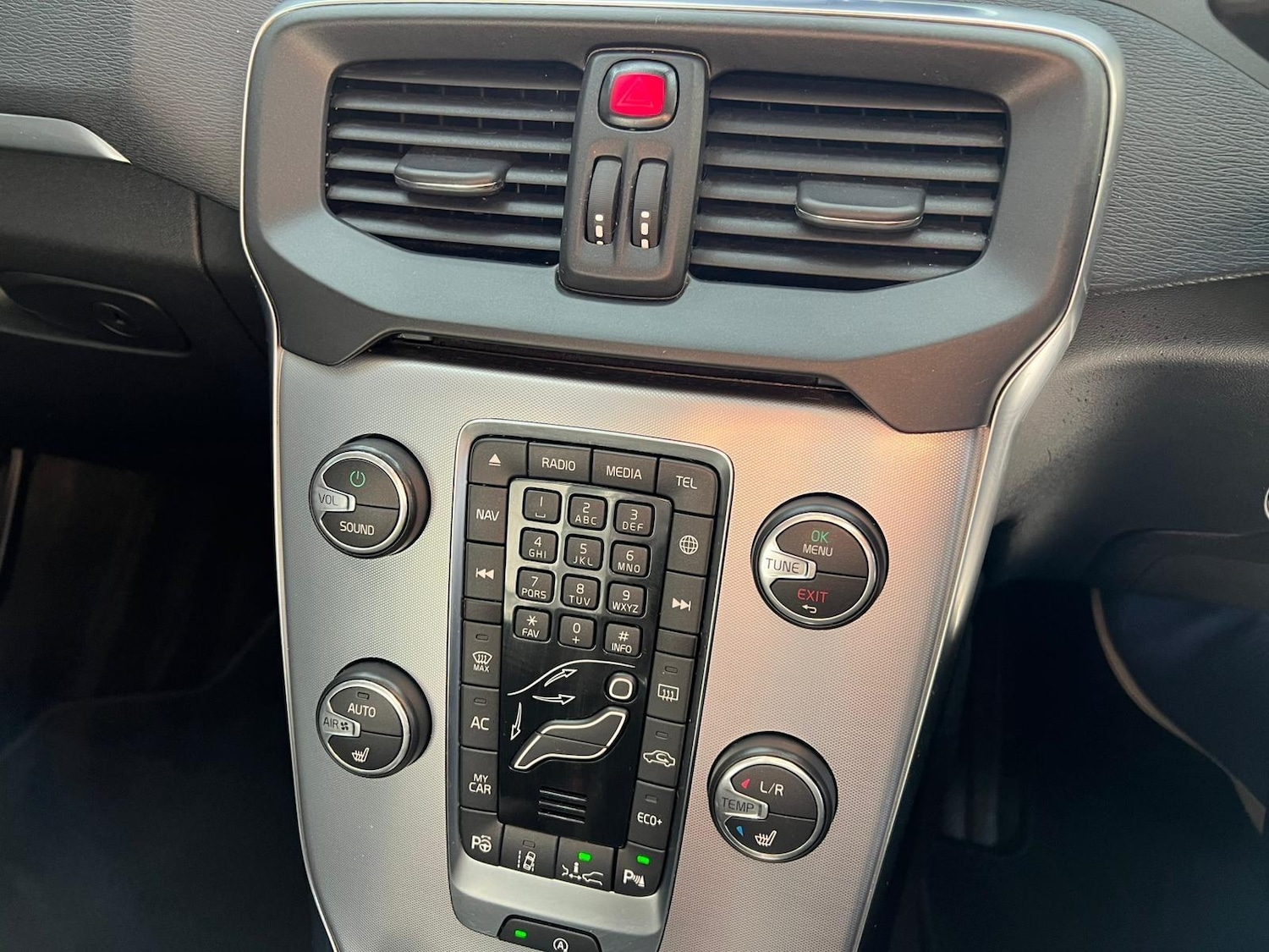 Used Volvo V40 2019 for sale - 76647439: Photo 43