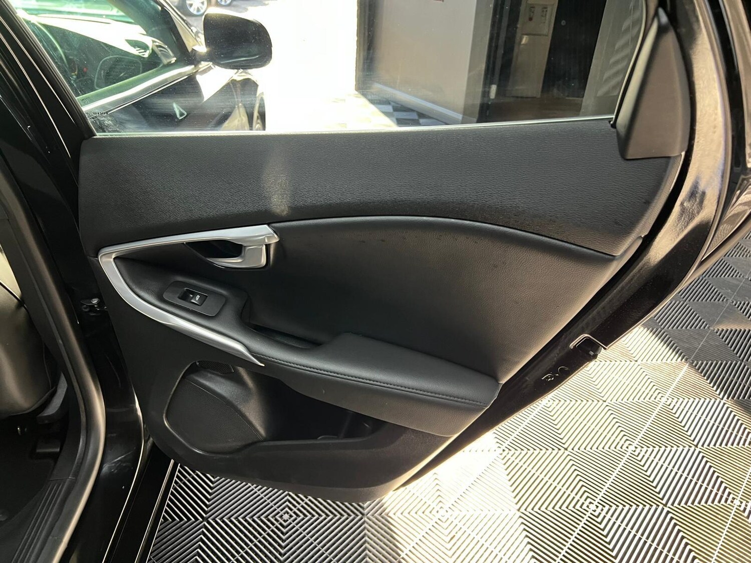 Used Volvo V40 2019 for sale - 76647439: Photo 46