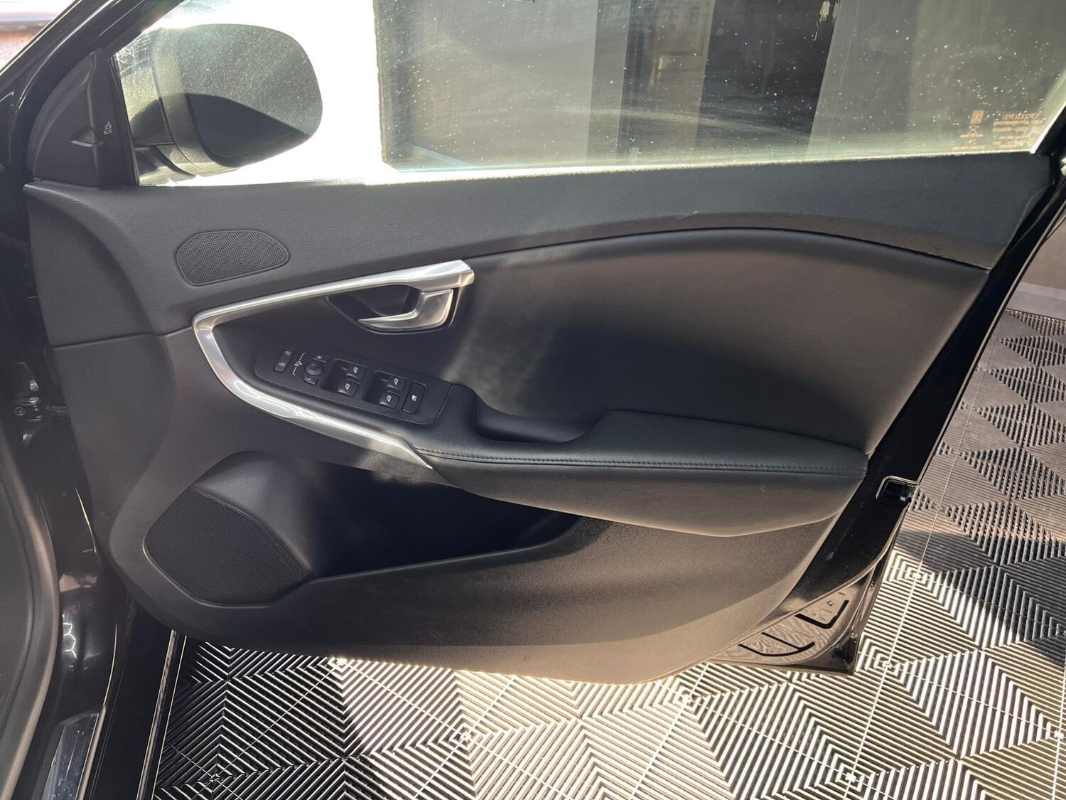 Used Volvo V40 2019 for sale - 76647439: Photo 48