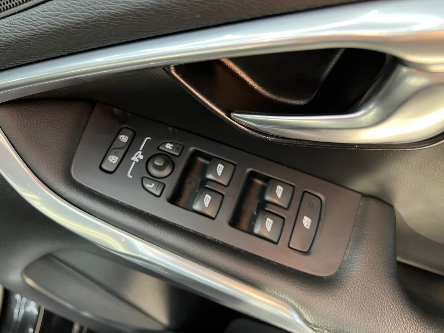 Used Volvo V40 2019 for sale - 76647439: Photo 49