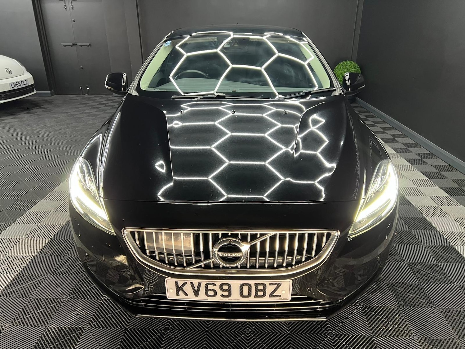 Used Volvo V40 2019 for sale - 76647439: Photo 5