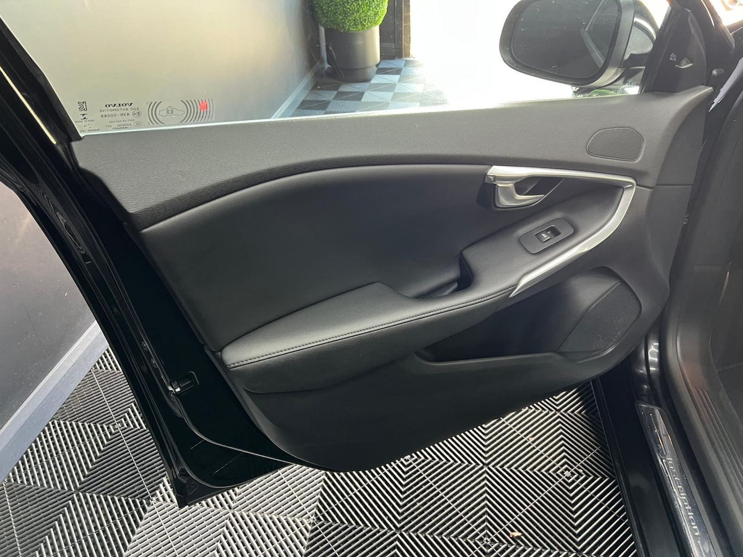 Used Volvo V40 2019 for sale - 76647439: Photo 50