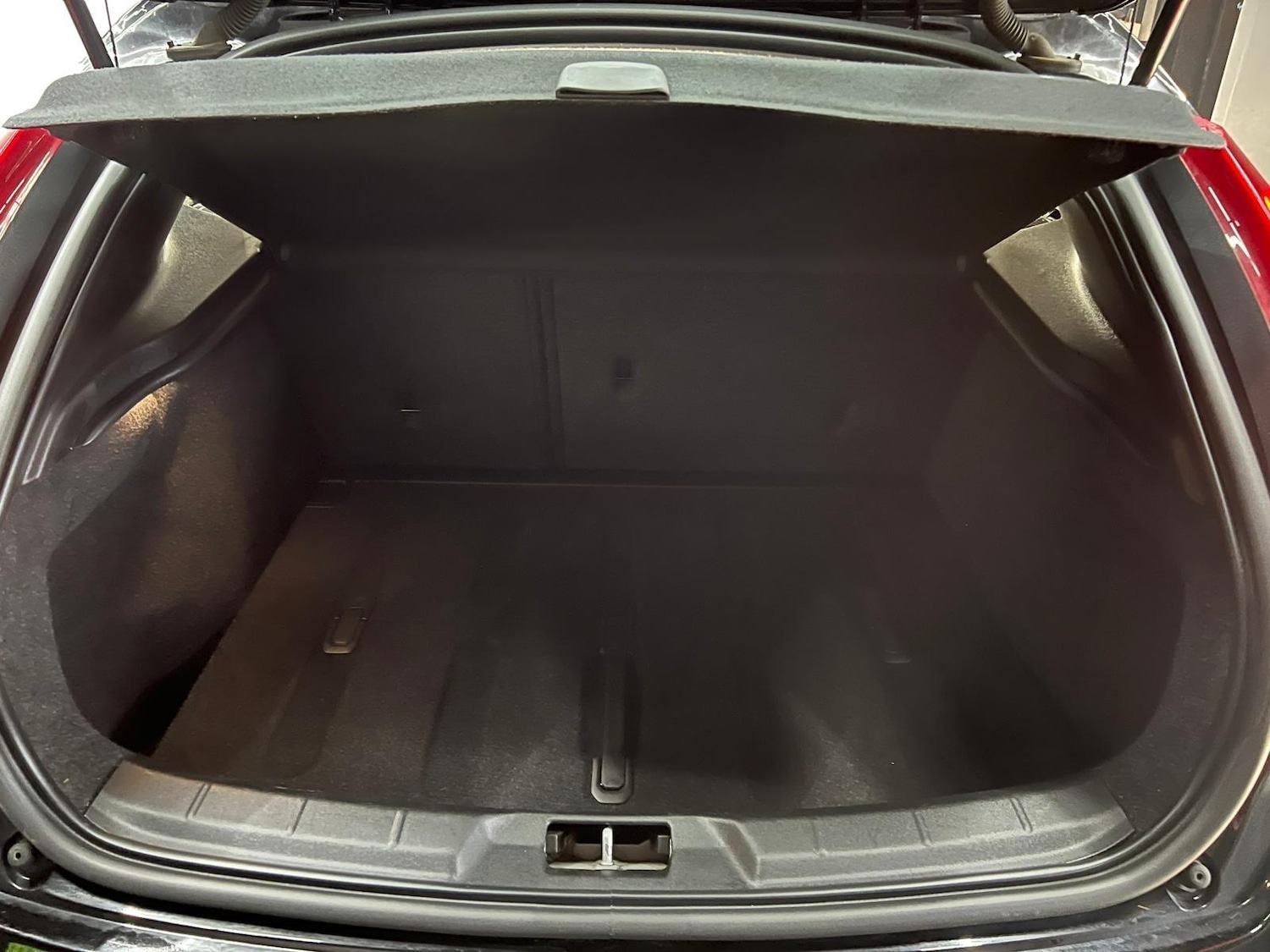 Used Volvo V40 2019 for sale - 76647439: Photo 51