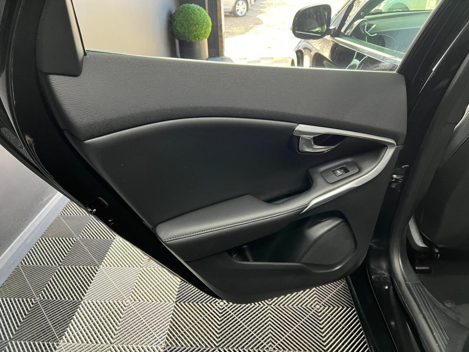 Used Volvo V40 2019 for sale - 76647439: Photo 52