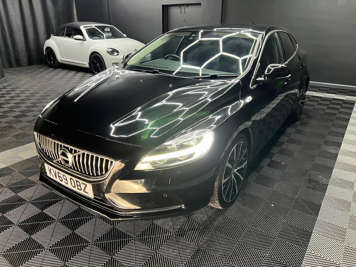 Used Volvo V40 2019 for sale - 76647439: Photo 6