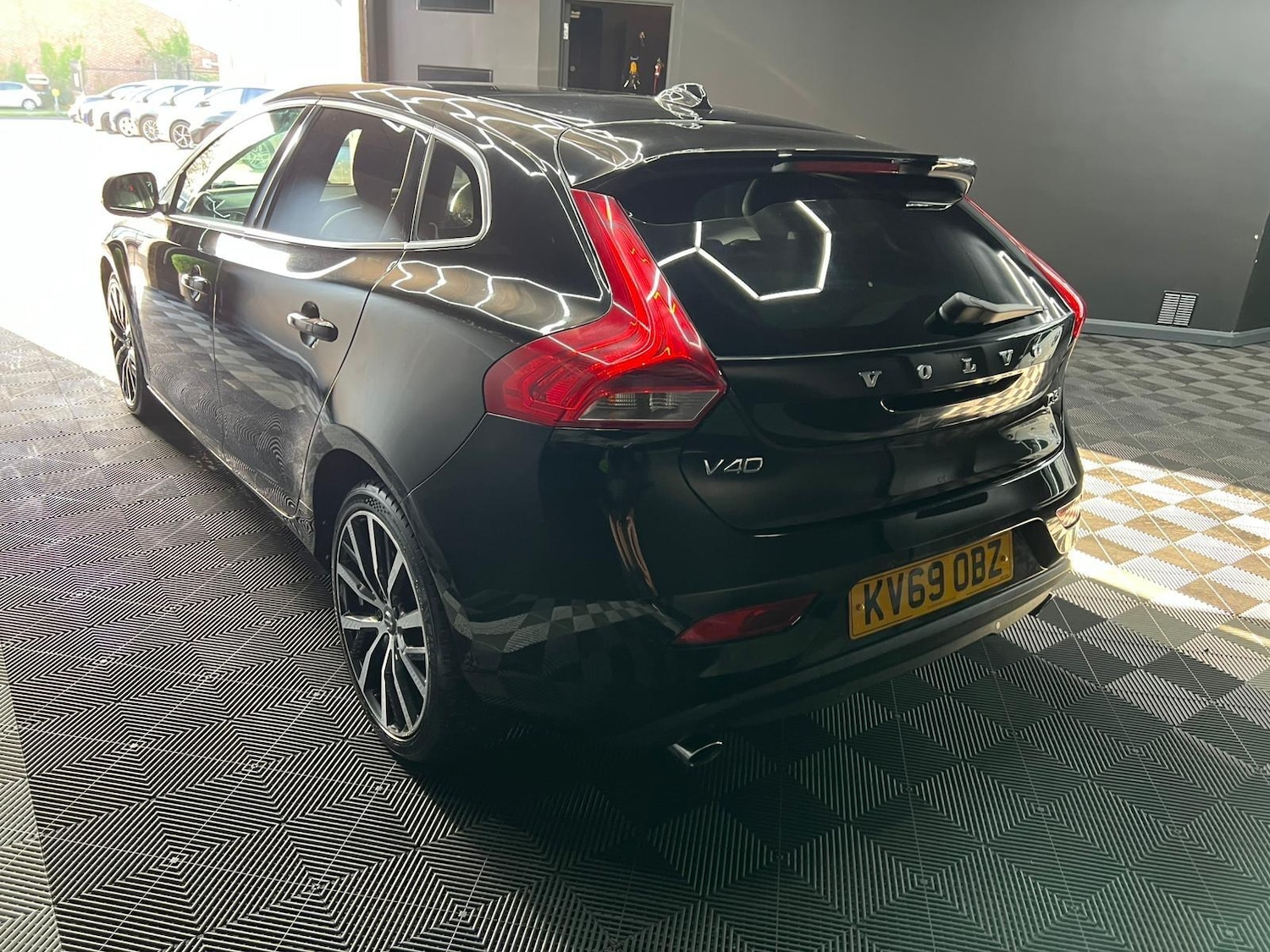 Used Volvo V40 2019 for sale - 76647439: Photo 8