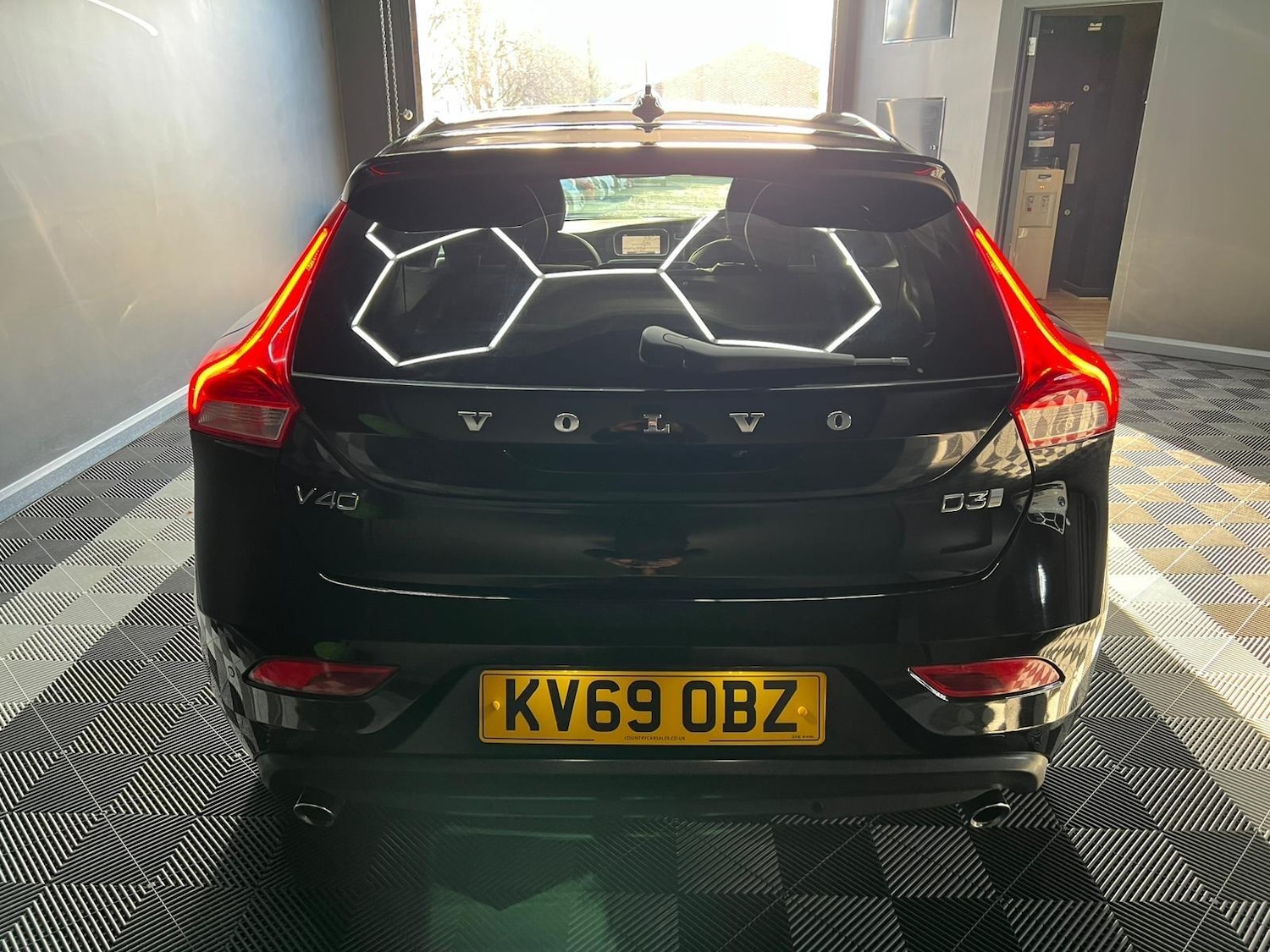 Used Volvo V40 2019 for sale - 76647439: Photo 9