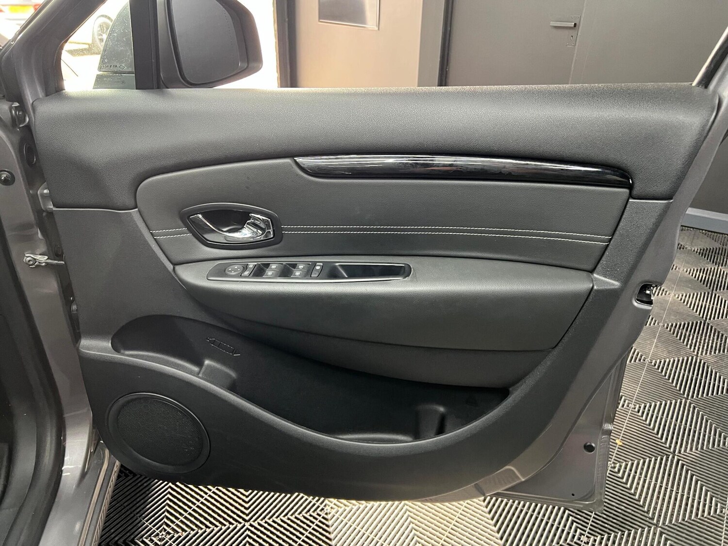 Used Renault Scenic 2015 for sale - 76671634: Photo 39