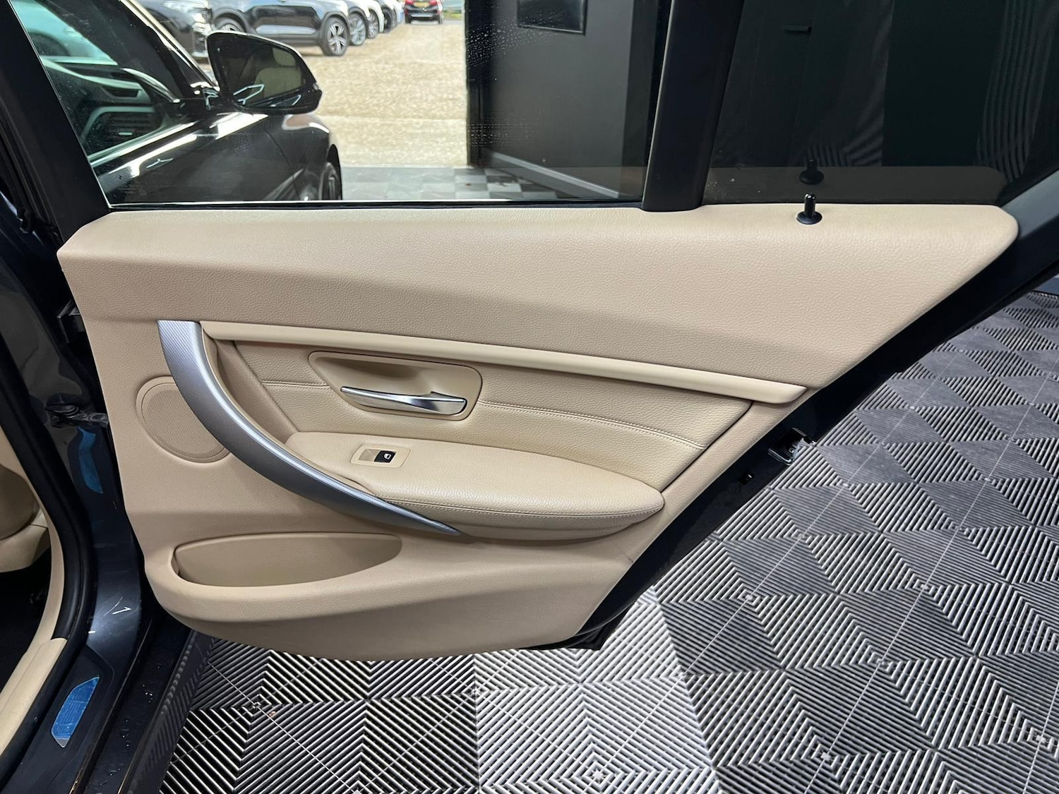 Used BMW 3 Series 2012 for sale - 76727931: Photo 24