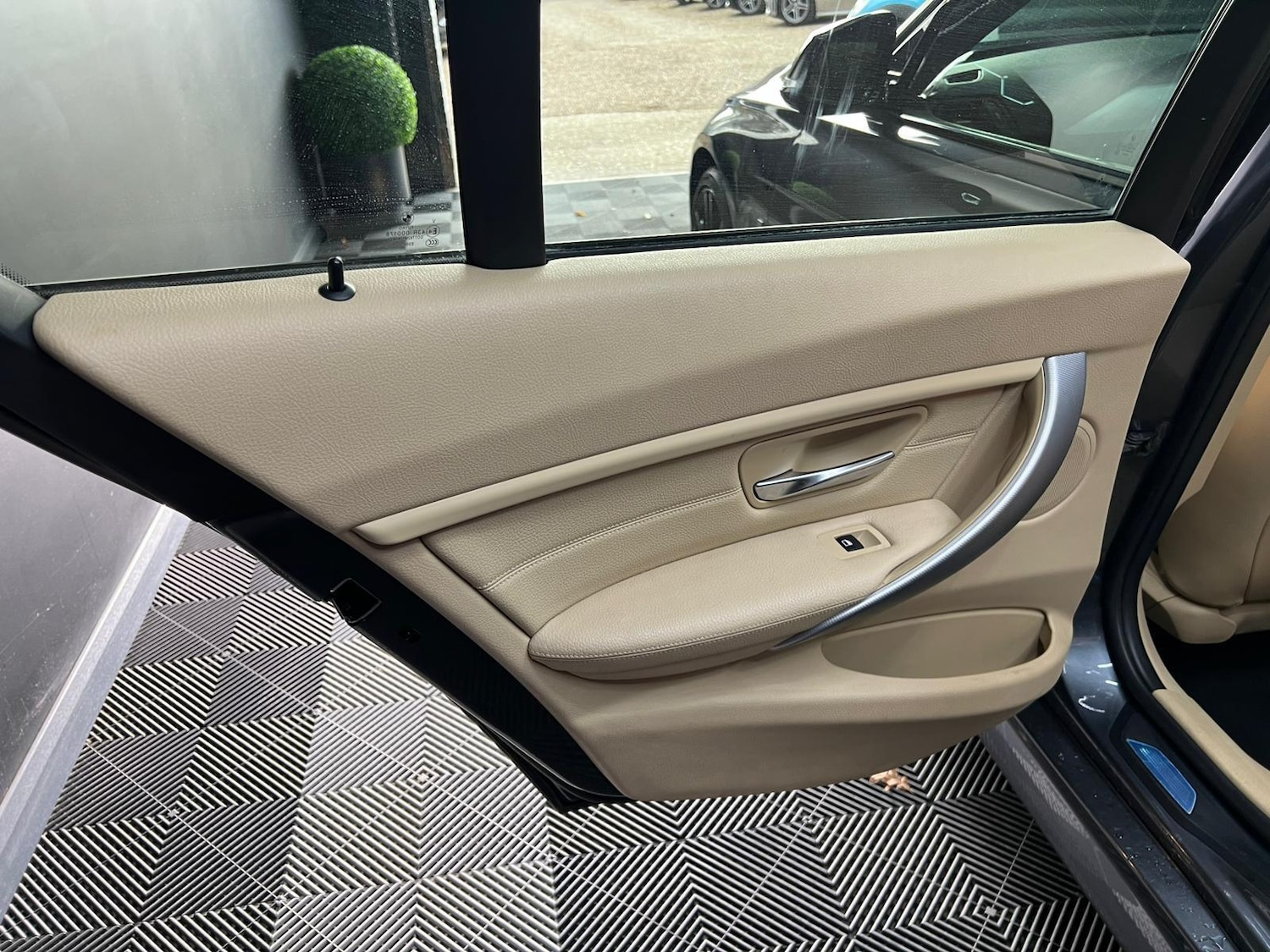 Used BMW 3 Series 2012 for sale - 76727931: Photo 25