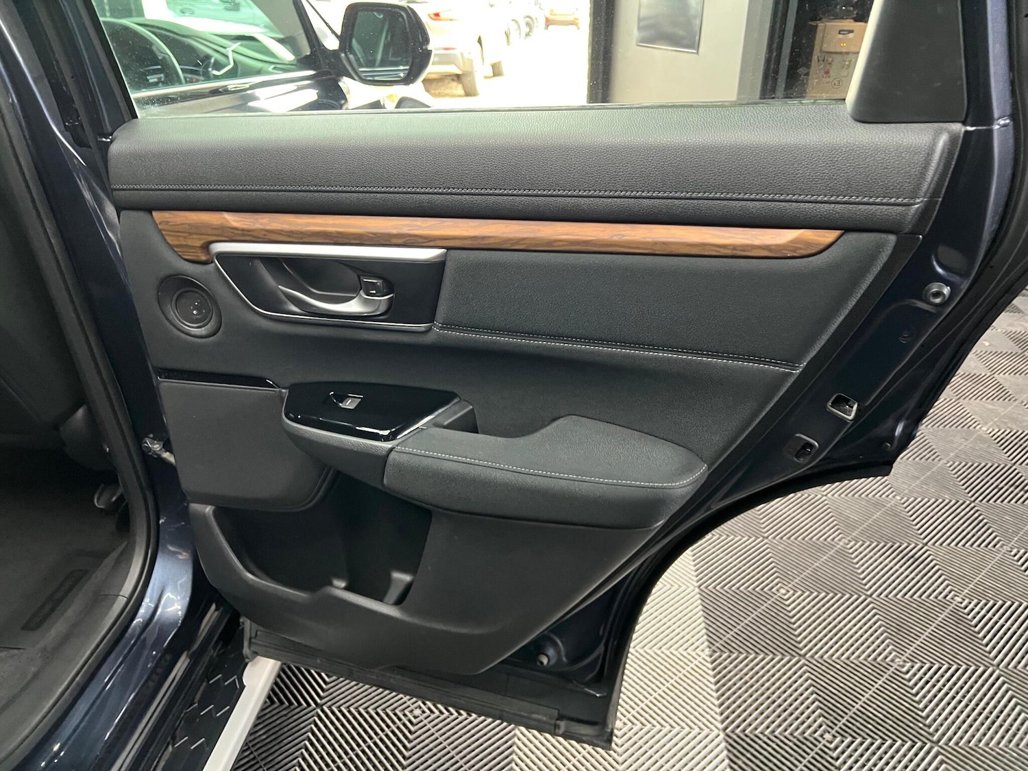 Used Honda CR-V 2019 for sale - 76647500: Photo 25