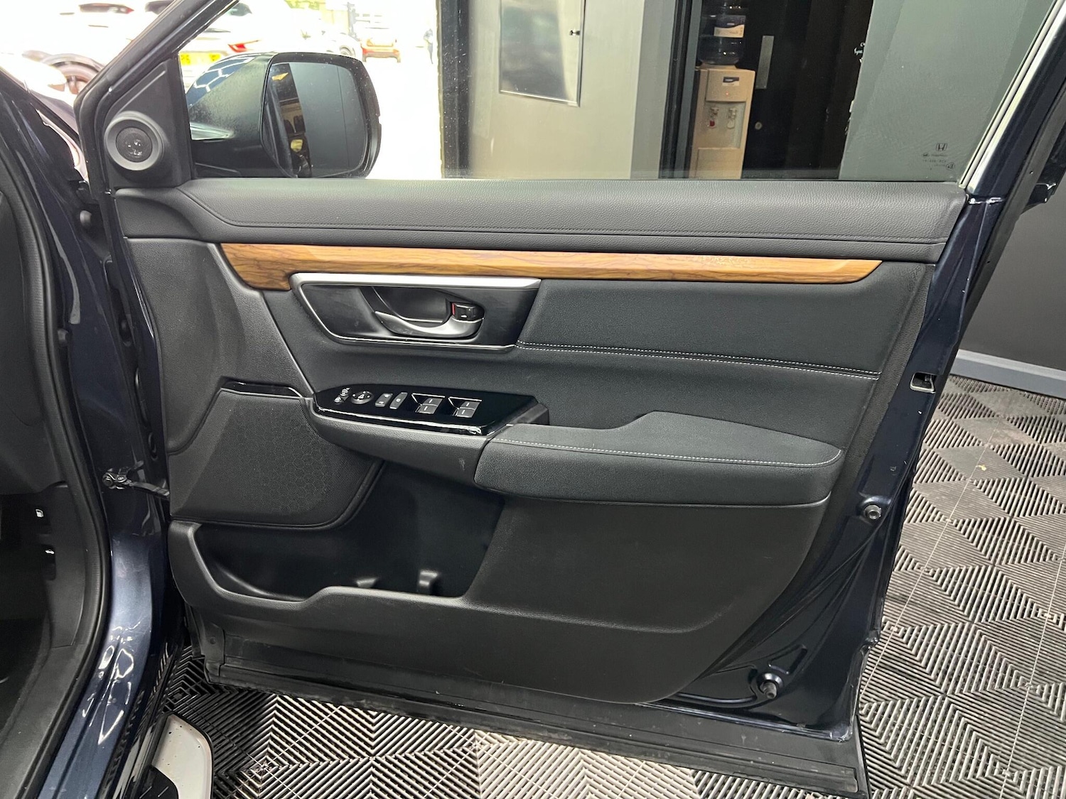 Used Honda CR-V 2019 for sale - 76647500: Photo 28