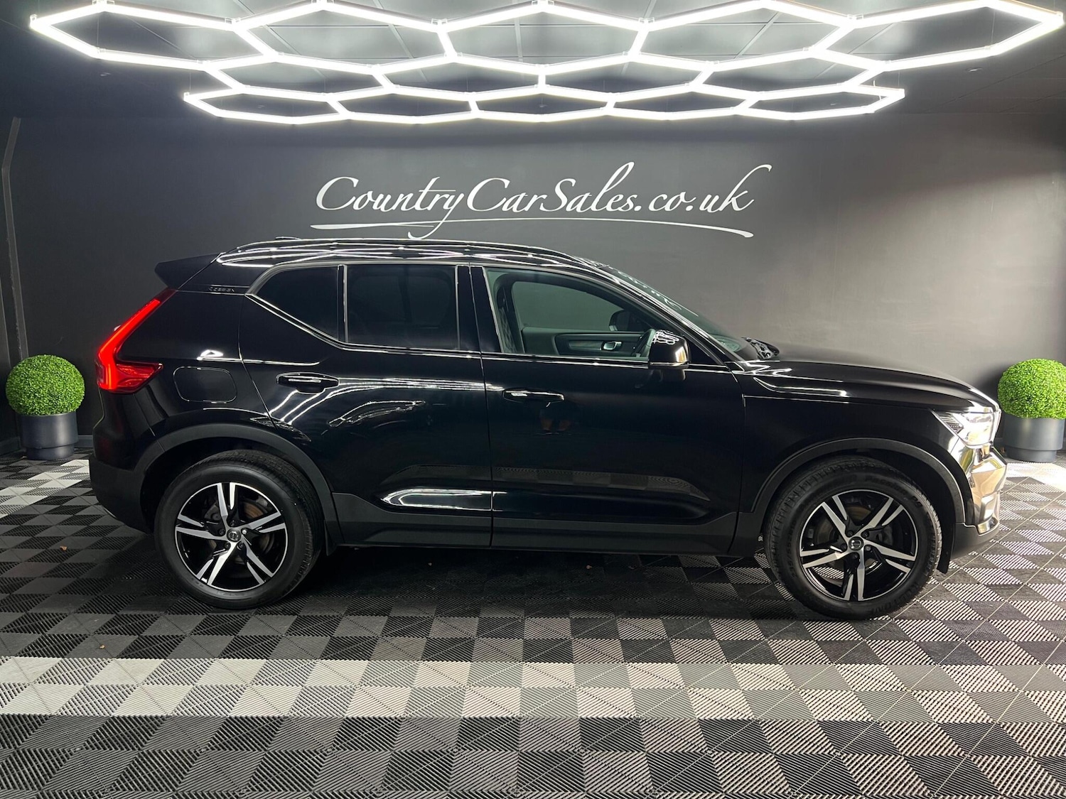 Used Volvo XC40 2019 for sale - 76647440: Photo 1