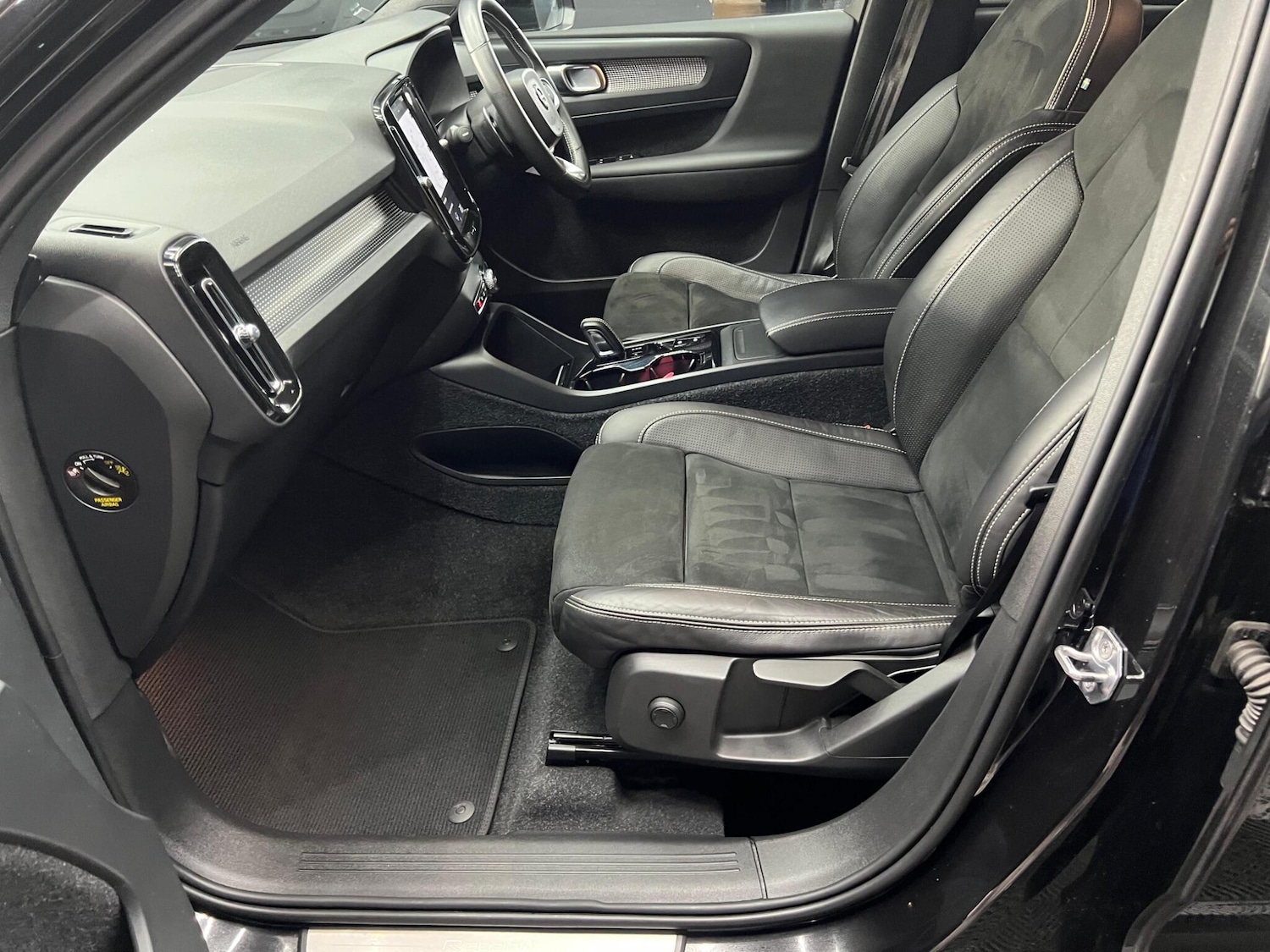 Used Volvo XC40 2019 for sale - 76647440: Photo 29