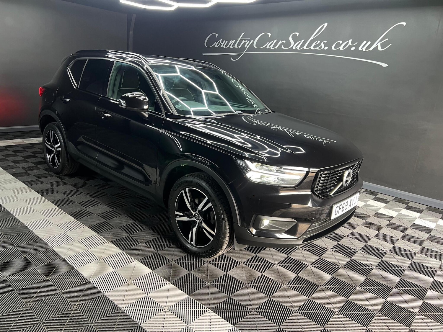 Used Volvo XC40 2019 for sale - 76647440: Photo 3