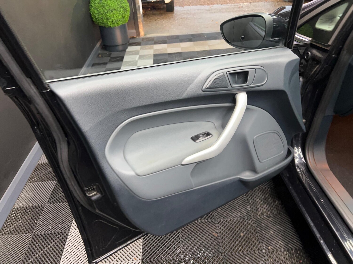 Used Ford Fiesta 2011 for sale - 76765421: Photo 23