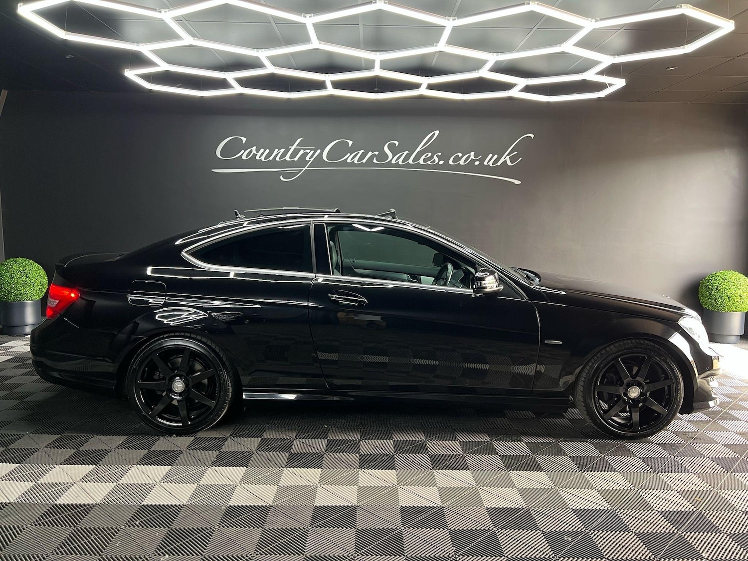 Used Mercedes-Benz C Class 2014 for sale - 76647595: Photo 1